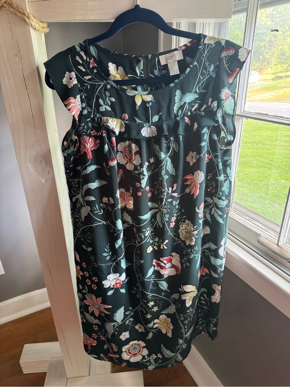LOFT Dark Green Floral Cap-Sleeve Shift Dress